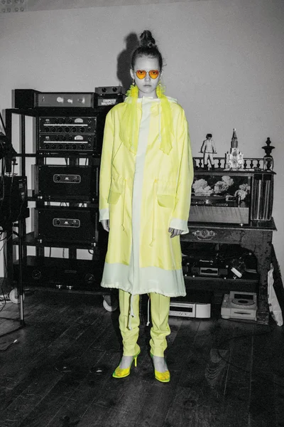 Look 10